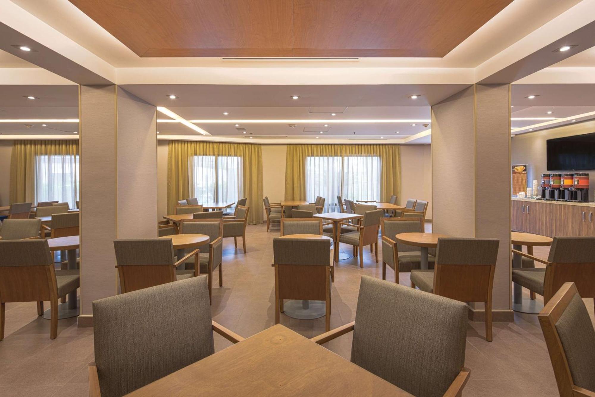 Hampton By Hilton Monterrey Galerias Obispado Εξωτερικό φωτογραφία